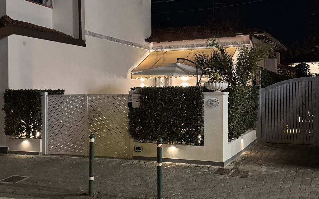Casa Liliana Ac, Wifi, Forte Dei Marmi: Autumn, Building Exterior, Spring, Summer