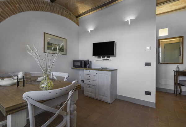 La Piazzetta, Borgo Campassini, Monteriggioni: Autumn, Kitchen, Spring, Summer