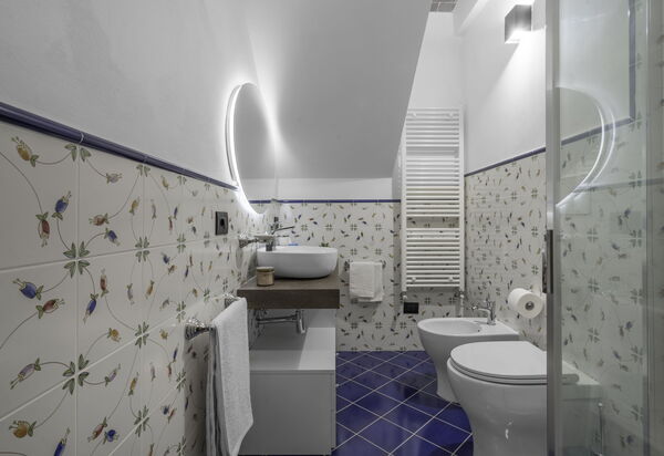 La Piazzetta, Borgo Campassini, Monteriggioni: Autumn, Bathroom, Spring, Summer