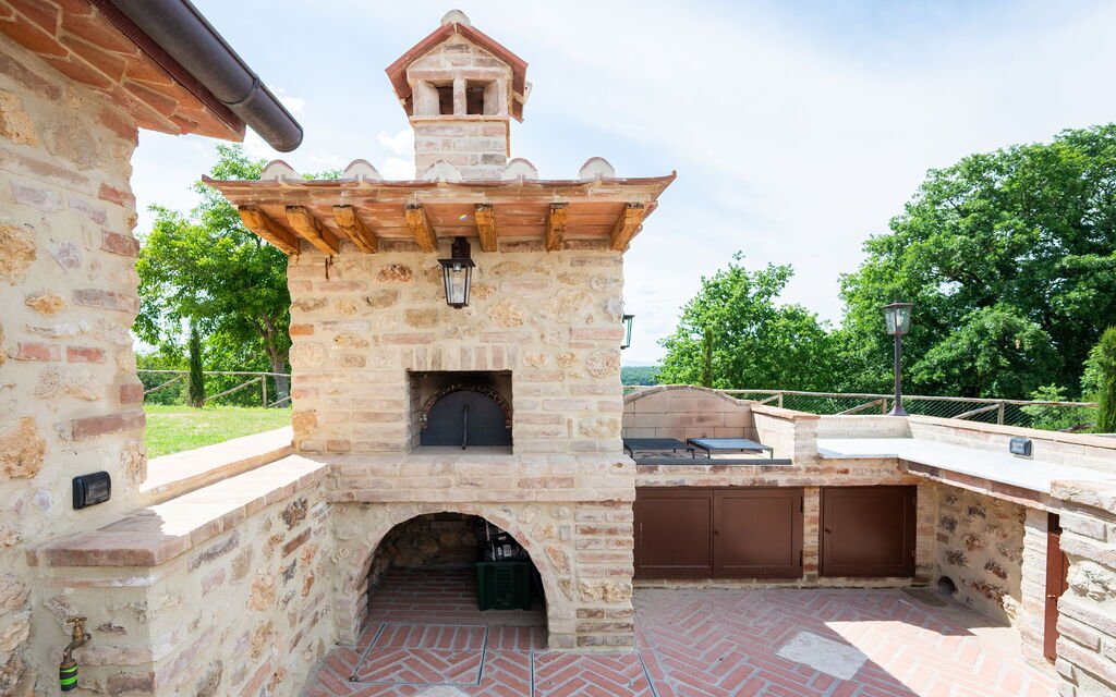 La Piazzetta, Borgo Campassini, Monteriggioni: Activities, Autumn, Spring, Summer
