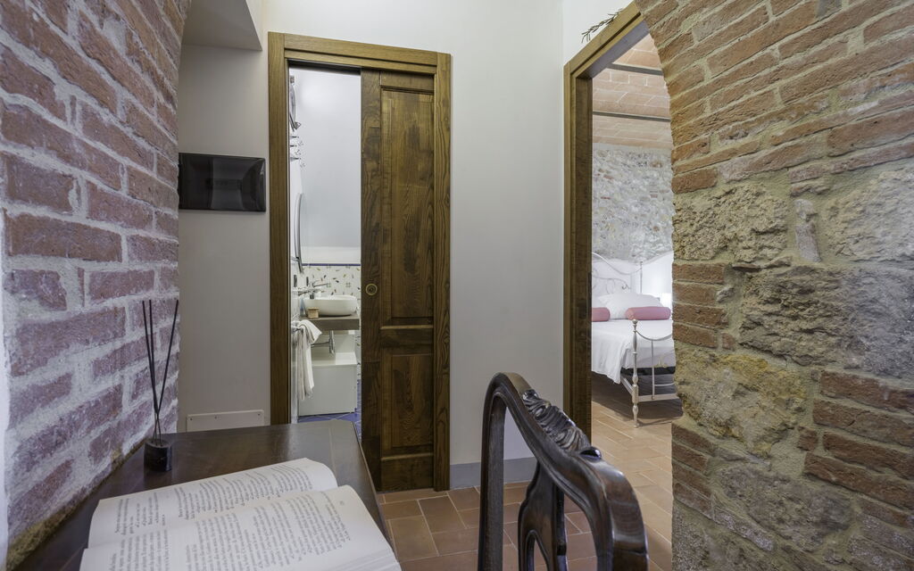 La Piazzetta, Borgo Campassini, Monteriggioni: Autumn, Bedroom, Spring, Summer