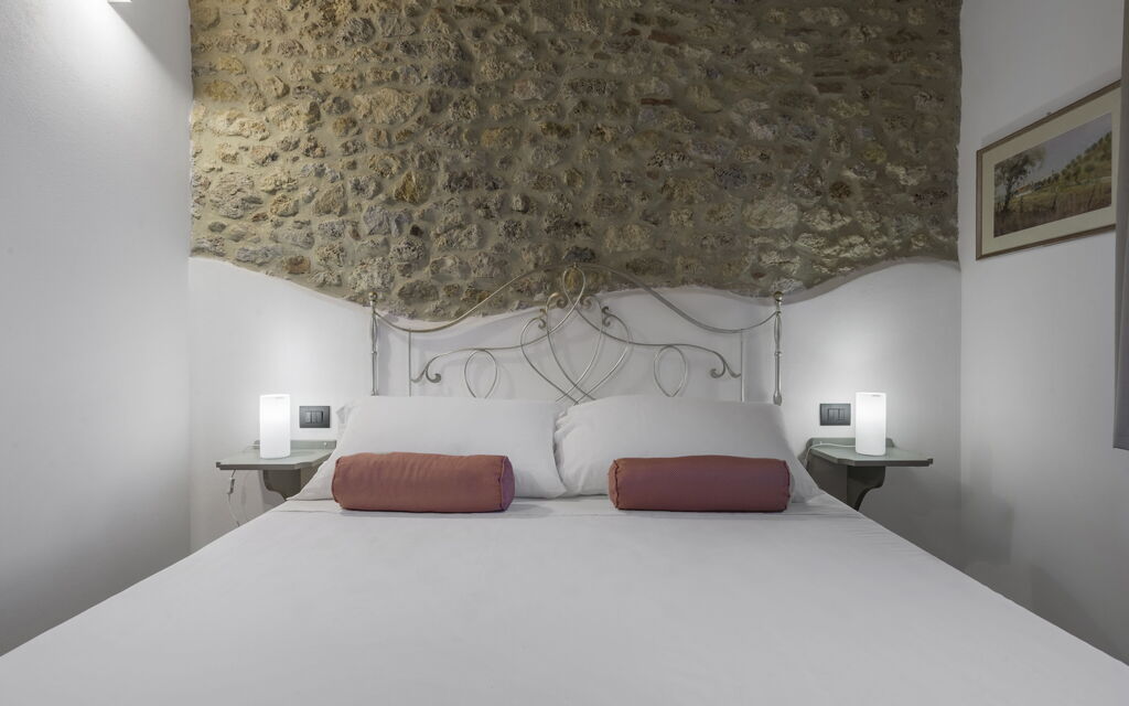 La Piazzetta, Borgo Campassini, Monteriggioni: Autumn, Bedroom, Spring, Summer