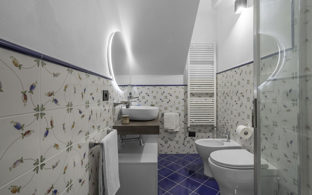 La Piazzetta, Borgo Campassini, Monteriggioni: Autumn, Bathroom, Spring, Summer