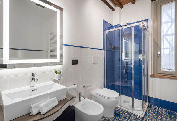 La Capanna, Borgo Campassini, Monteriggioni: Autumn, Bathroom, Spring, Summer