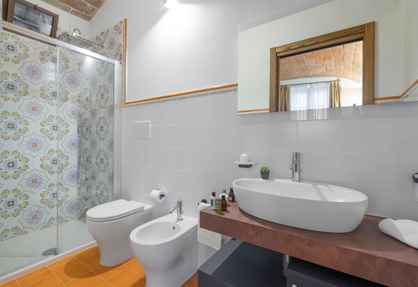 Le Volte, Borgo Campassini, Monteriggioni: Autumn, Bathroom, Spring, Summer