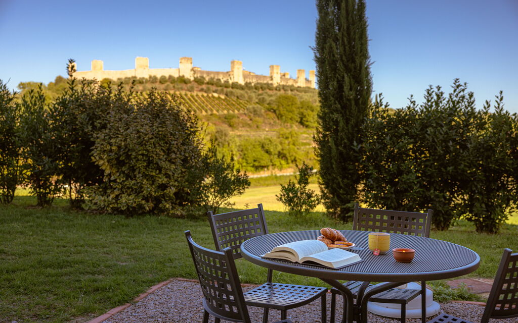 Le Volte, Borgo Campassini, Monteriggioni: Autunno, Estate, Primavera, Vista Panoramica