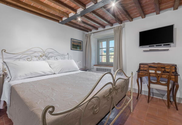 Le Torri, Borgo Campassini, Monteriggioni: Autumn, Bedroom, Spring, Summer