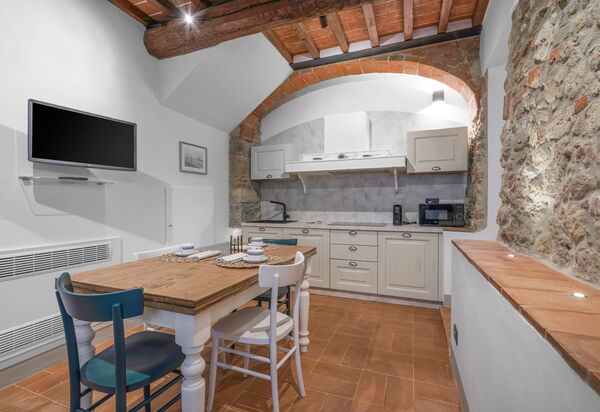 Le Torri, Borgo Campassini, Monteriggioni: Autumn, Kitchen, Spring, Summer