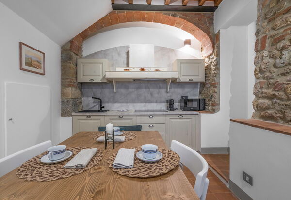 Le Torri, Borgo Campassini, Monteriggioni: Autumn, Kitchen, Spring, Summer