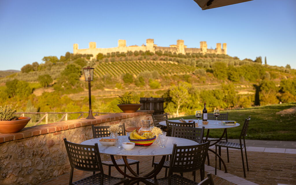 Le Torri, Borgo Campassini, Monteriggioni: Autunno, Estate, Primavera