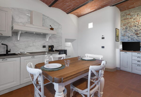 Il Borgo, Borgo Campassini, Monteriggioni: Autumn, Kitchen, Spring, Summer