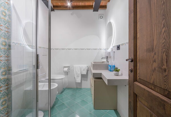 Il Borgo, Borgo Campassini, Monteriggioni: Autumn, Bathroom, Spring, Summer