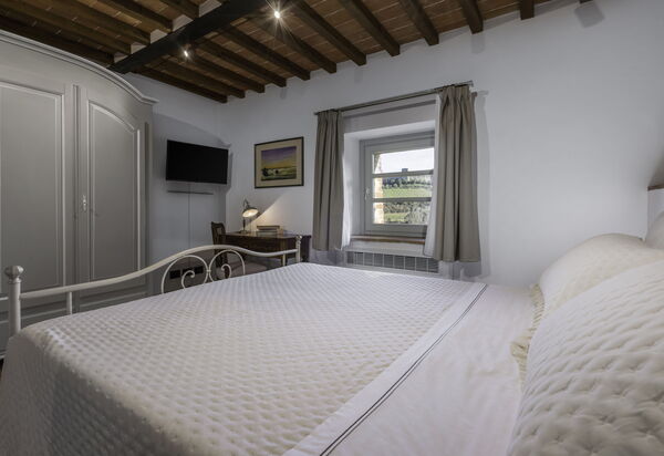 Il Borgo, Borgo Campassini, Monteriggioni: Autumn, Bedroom, Spring, Summer