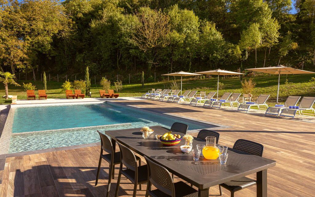 Il Borgo, Borgo Campassini, Monteriggioni: Autunno, Estate, Piscina, Primavera
