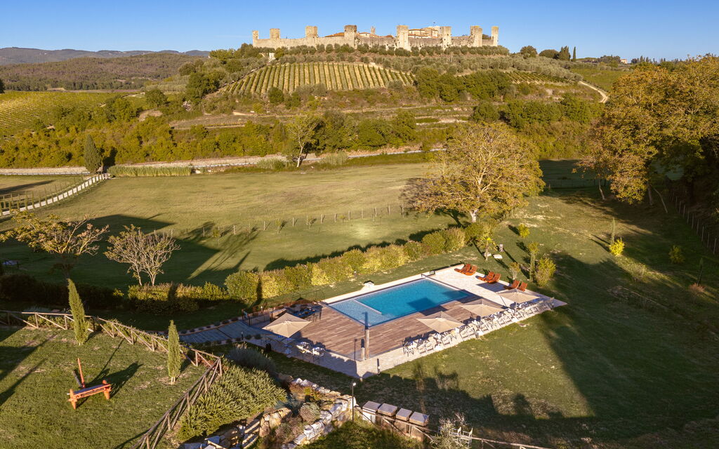 Il Borgo, Borgo Campassini, Monteriggioni: Autunno, Estate, Piscina, Primavera, Vista Panoramica