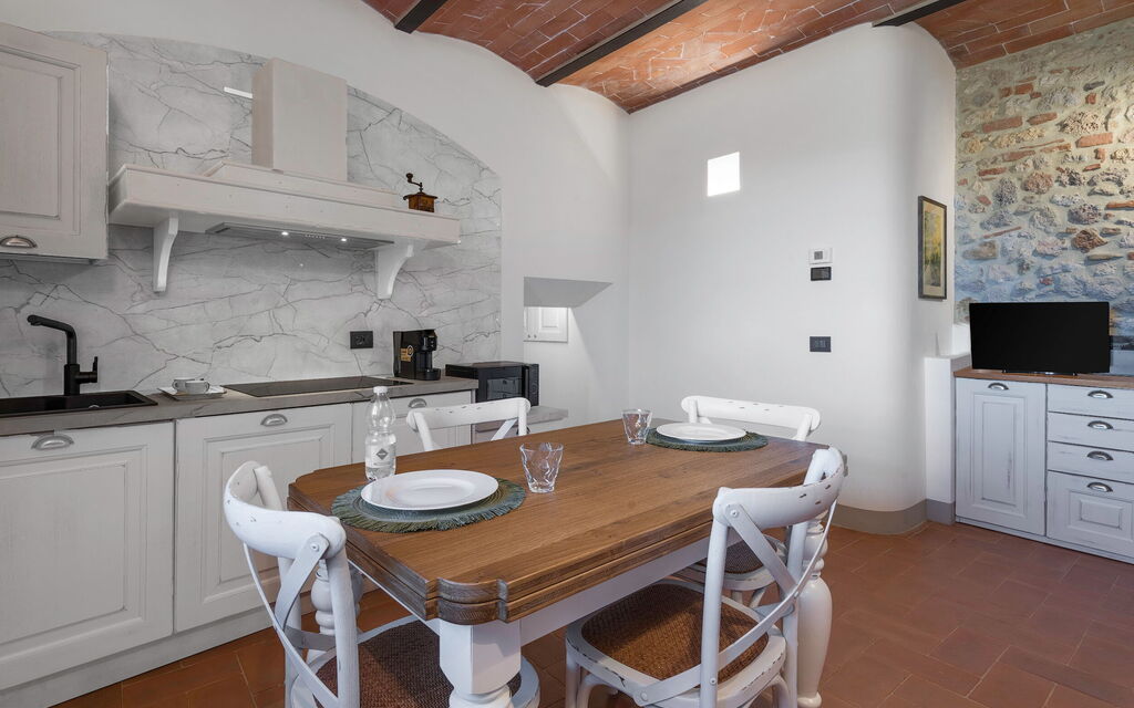 Il Borgo, Borgo Campassini, Monteriggioni: Autumn, Kitchen, Spring, Summer