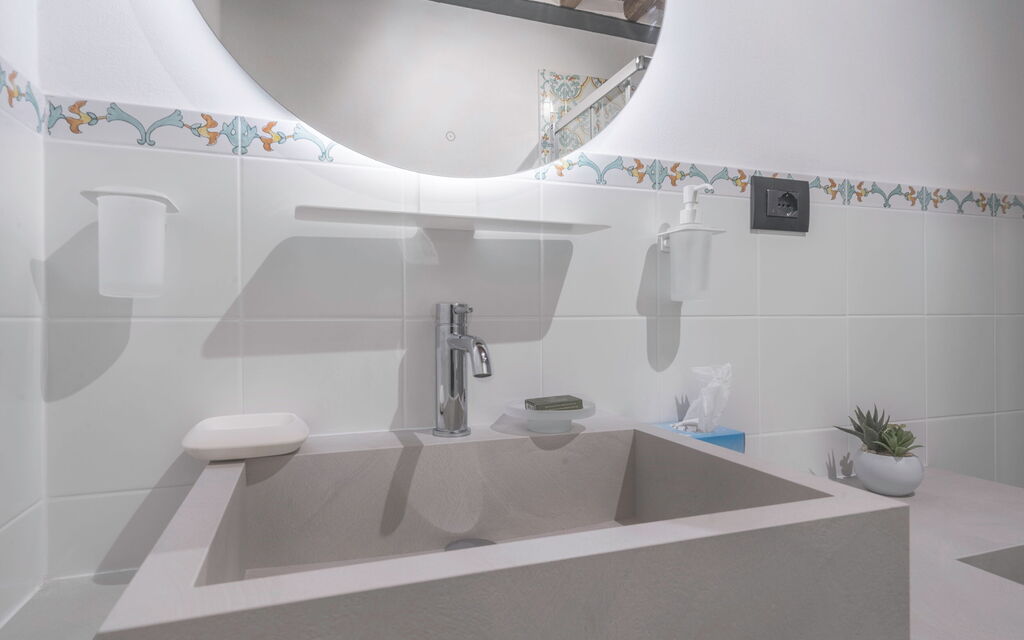 Il Borgo, Borgo Campassini, Monteriggioni: Autumn, Bathroom, Spring, Summer