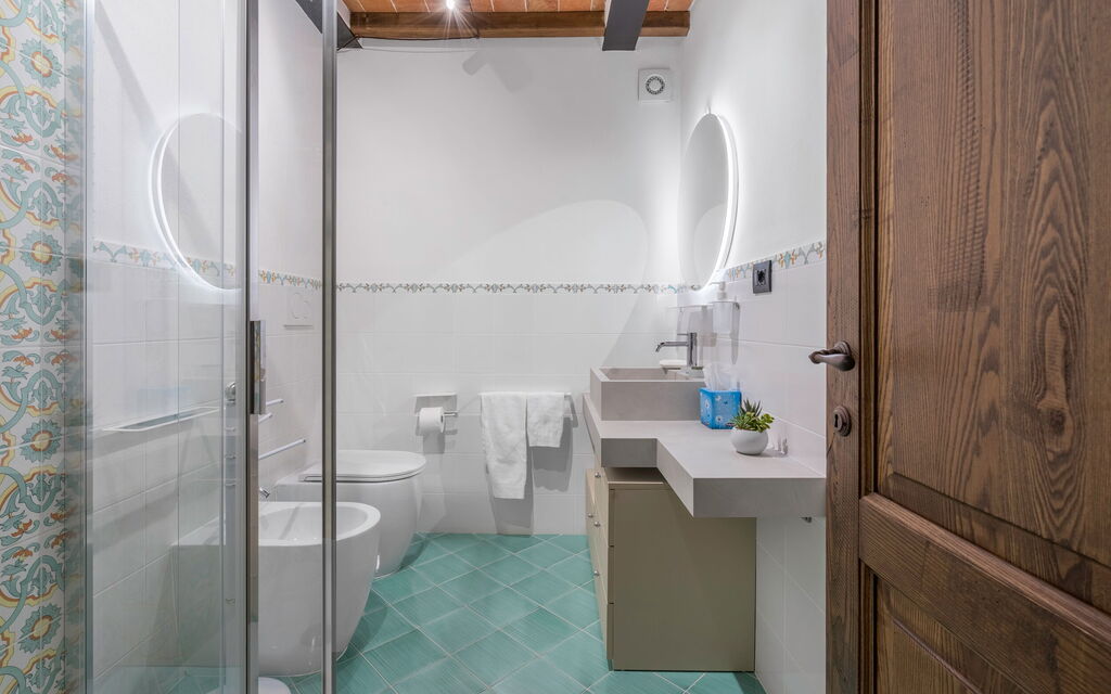 Il Borgo, Borgo Campassini, Monteriggioni: Autumn, Bathroom, Spring, Summer
