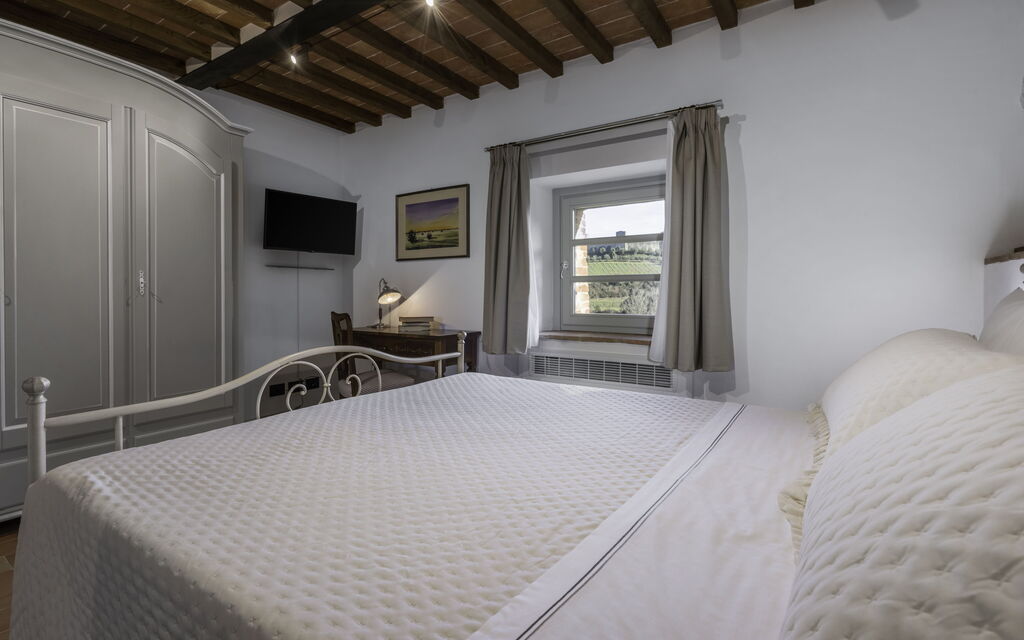 Il Borgo, Borgo Campassini, Monteriggioni: Autumn, Bedroom, Spring, Summer