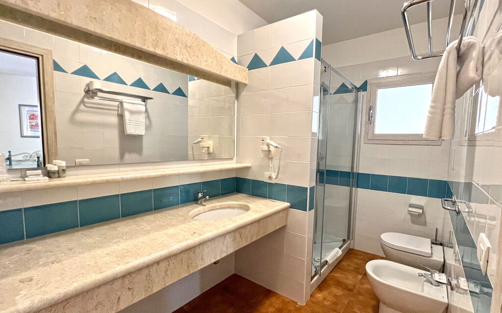 Apartments In Golfo Orosei - : Autumn, Bathroom, Spring, Summer, Winter