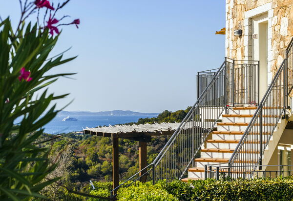 Baia Bianca Apartments Sardinia: Autunno, Estate, Giardino, Inverno, Primavera, Vista Panoramica