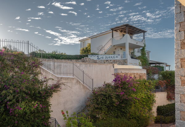 Baia Bianca Apartments Sardinia: Autunno, Estate, Giardino, Inverno, Primavera, Vista Panoramica