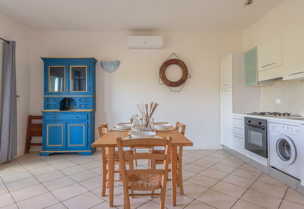 Baia Bianca Apartments Sardinia: Autunno, Cucina, Estate, Inverno, Primavera, Sala da pranzo