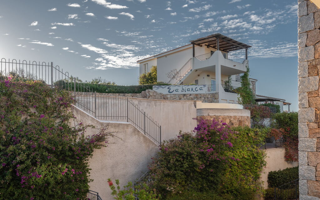 Baia Bianca Apartments Sardinia: Autunno, Estate, Giardino, Inverno, Primavera, Vista Panoramica