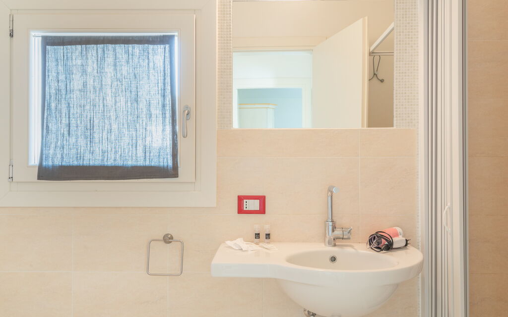 Baia Bianca Apartments Sardinia - : Autumn, Bathroom, Spring, Summer, Winter
