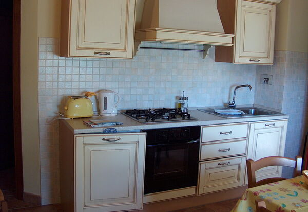 Bazzani Apartments In Siena: villino-bazzani-casole-d-elsa-multiproprieta-appartamento-bazzani-1-cucina