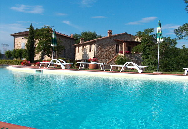 Bazzani Apartments In Siena: villino-bazzani-casole-d-elsa-multiproprieta-piscina