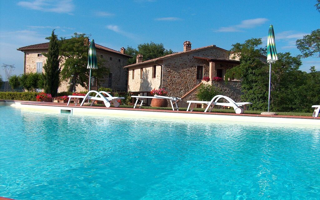 Bazzani Apartments In Siena: villino-bazzani-casole-d'elsa-multiproperty-pool