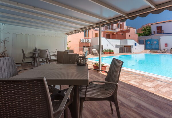 Cristal Blu Apartments In Santa Teresa Gallura: Autunno, Estate, Giardino, Inverno, Piscina, Primavera