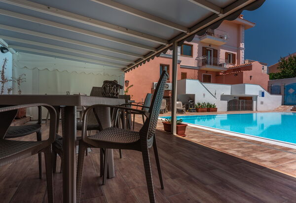 Cristal Blu Apartments In Santa Teresa Gallura: Autunno, Estate, Giardino, Inverno, Piscina, Primavera