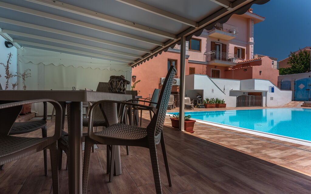 Cristal Blu Apartments In Santa Teresa Gallura: Autunno, Estate, Giardino, Inverno, Piscina, Primavera