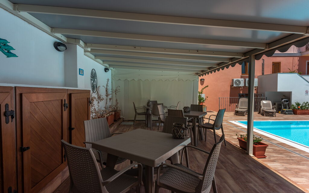 Cristal Blu Apartments In Santa Teresa Gallura: Autunno, Estate, Giardino, Inverno, Piscina, Primavera