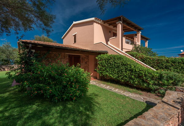 San Teodoro Apartments: Autunno, Entrata Principale, Estate, Inverno, Primavera