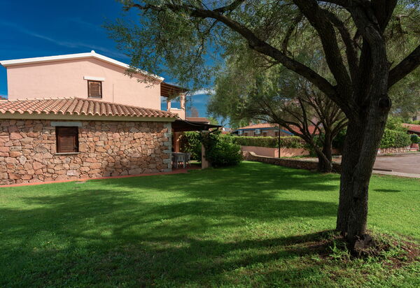 San Teodoro Apartments: Autunno, Entrata Principale, Estate, Giardino, Inverno, Primavera