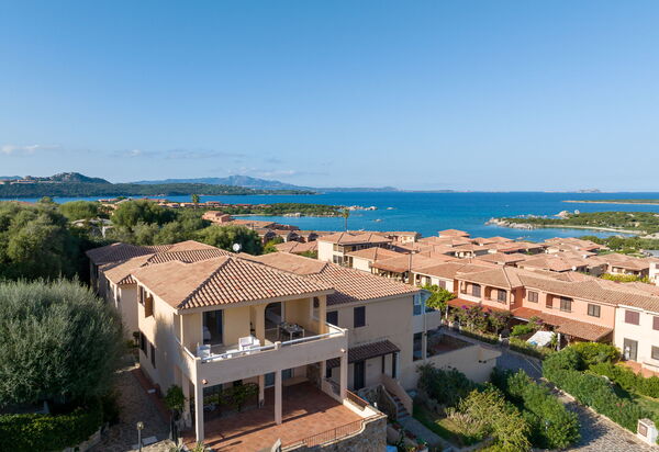 Golfo Aranci Apartments With Ac: Autunno, Entrata Principale, Estate, Primavera