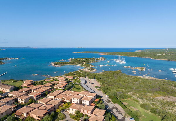 Golfo Aranci Apartments With Ac: Autunno, Entrata Principale, Estate, Primavera