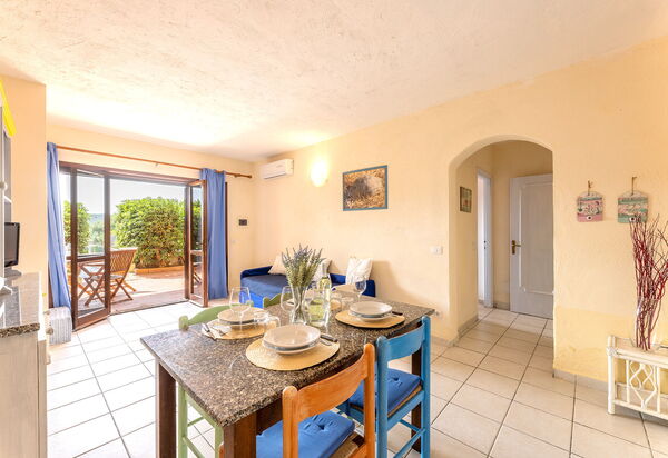 Golfo Aranci Apartments With Ac: Autunno, Cucina, Estate, Primavera, Soggiorno