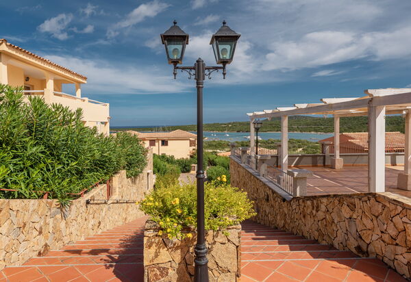 Golfo Aranci Apartments With Ac: Autunno, Estate, Giardino, Primavera