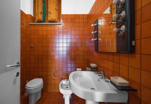 Il Villino Del Collezionista With Pool In Pistoia: Autumn, Bathroom, Spring, Summer