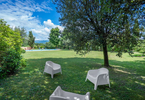 Il Villino Del Collezionista With Pool In Pistoia: Autumn, Garden, Spring, Summer