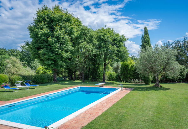 Il Villino Del Collezionista With Pool In Pistoia: Autumn, Pool, Spring, Summer