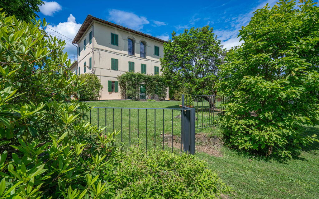 Il Villino Del Collezionista With Pool In Pistoia: Autumn, Main Entrance, Spring, Summer