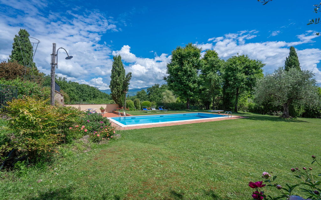 Il Villino Del Collezionista With Pool In Pistoia: Autumn, Garden, Spring, Summer