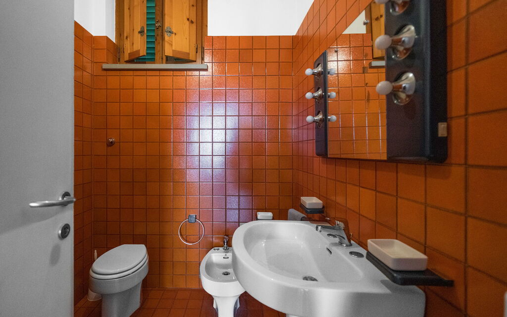 Il Villino Del Collezionista With Pool In Pistoia: Autumn, Bathroom, Spring, Summer