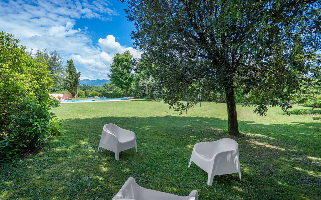 Il Villino Del Collezionista With Pool In Pistoia: Autumn, Garden, Spring, Summer