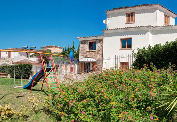 Crystal Pool Village In Tanaunella: all'aperto, Attività, Autunno, Estate, Giardino, Inverno, Primavera
